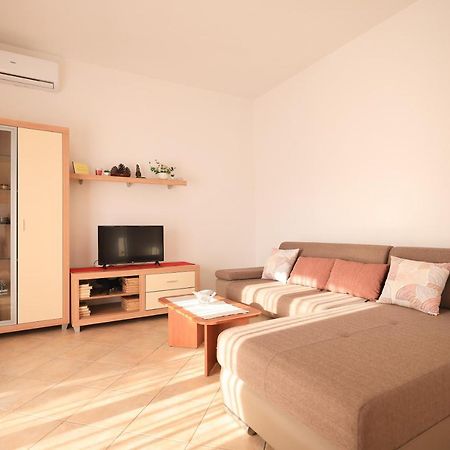 Apartments Ana เพทรอซาเน ภายนอก รูปภาพ
