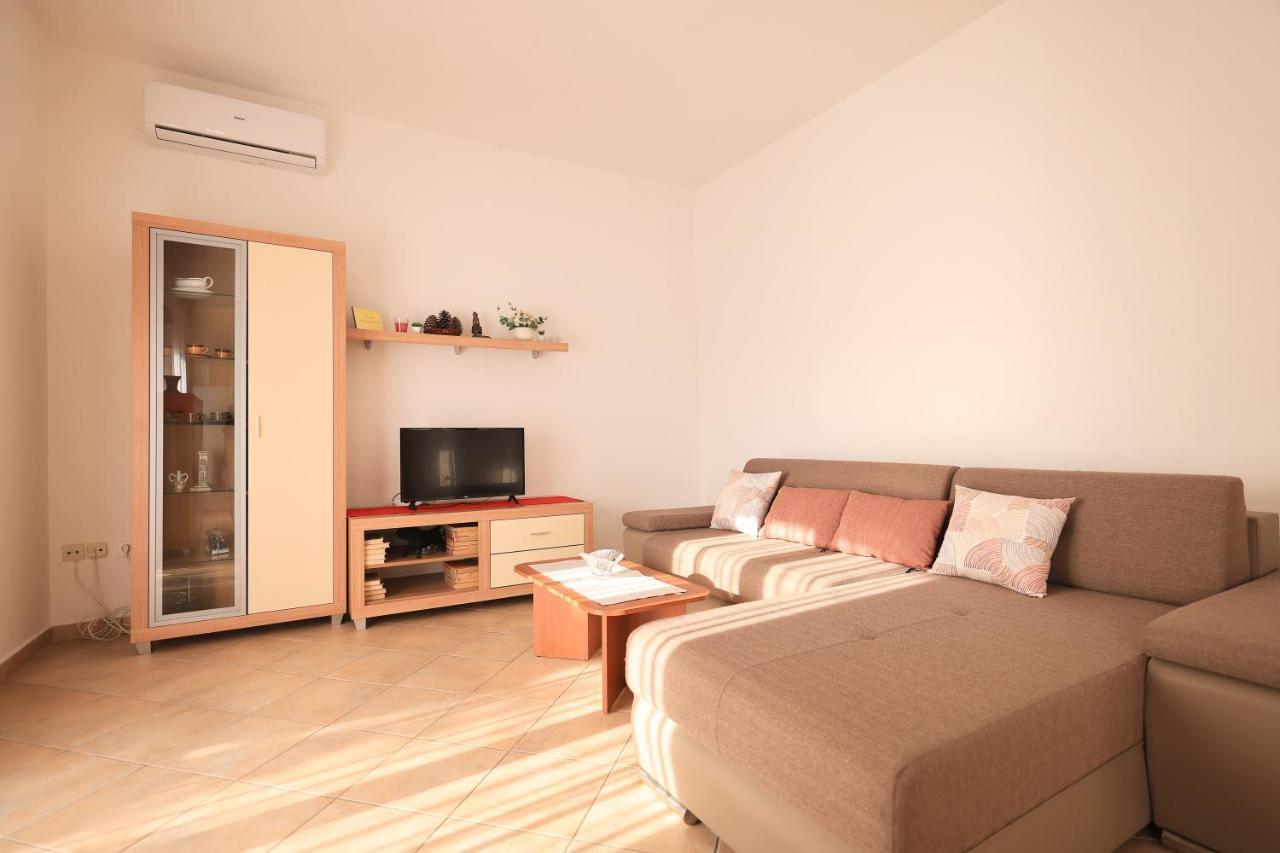 Apartments Ana เพทรอซาเน ภายนอก รูปภาพ