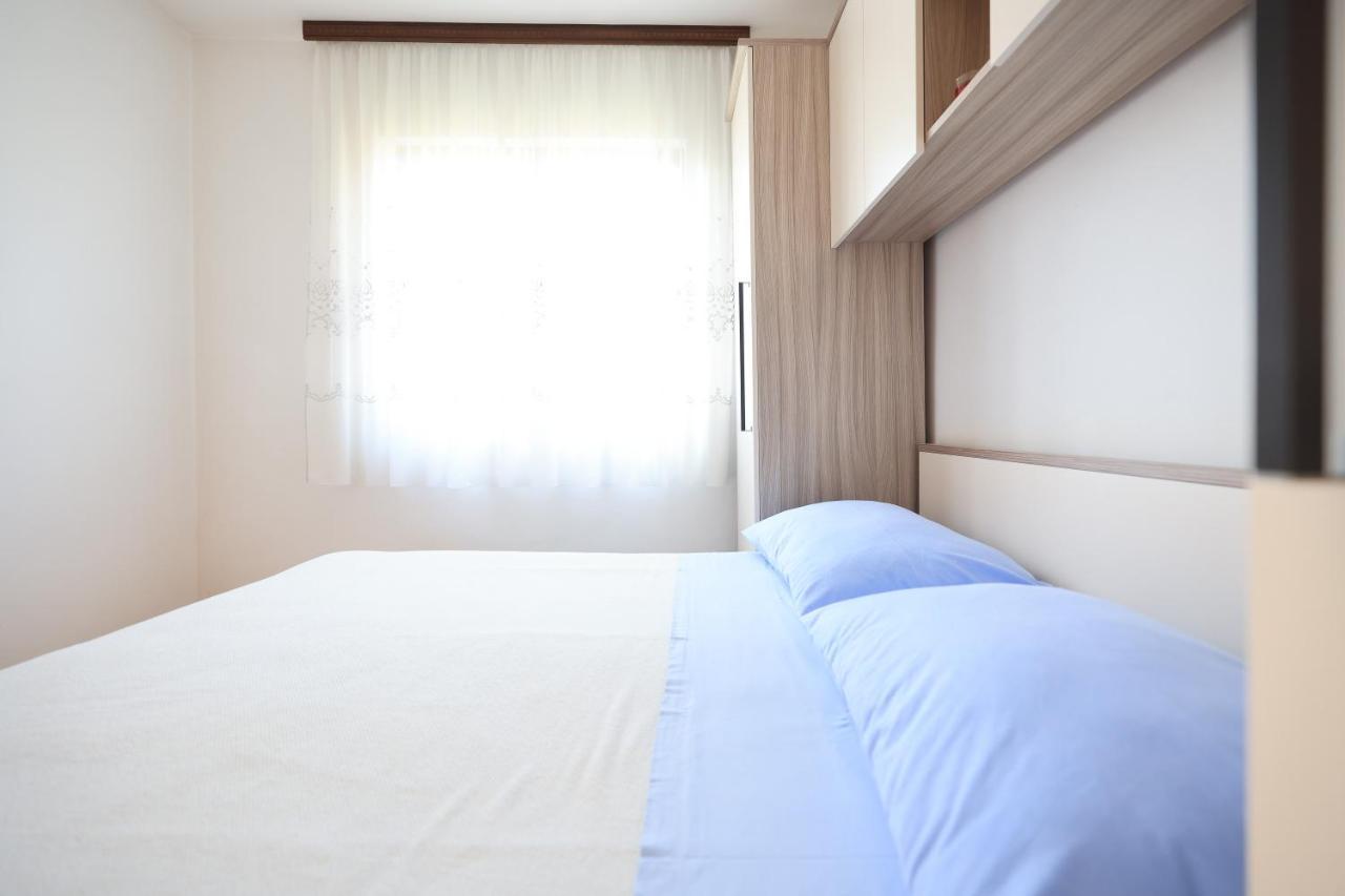 Apartments Ana เพทรอซาเน ภายนอก รูปภาพ