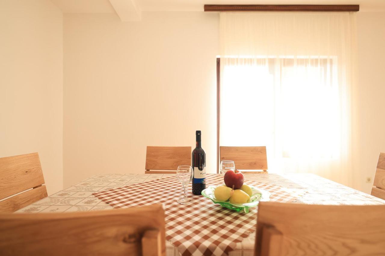 Apartments Ana เพทรอซาเน ภายนอก รูปภาพ