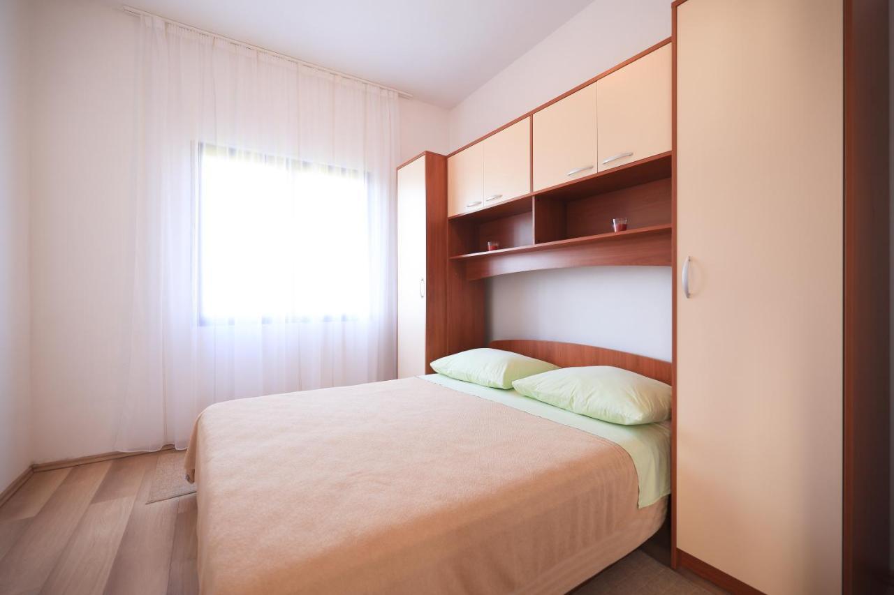 Apartments Ana เพทรอซาเน ภายนอก รูปภาพ