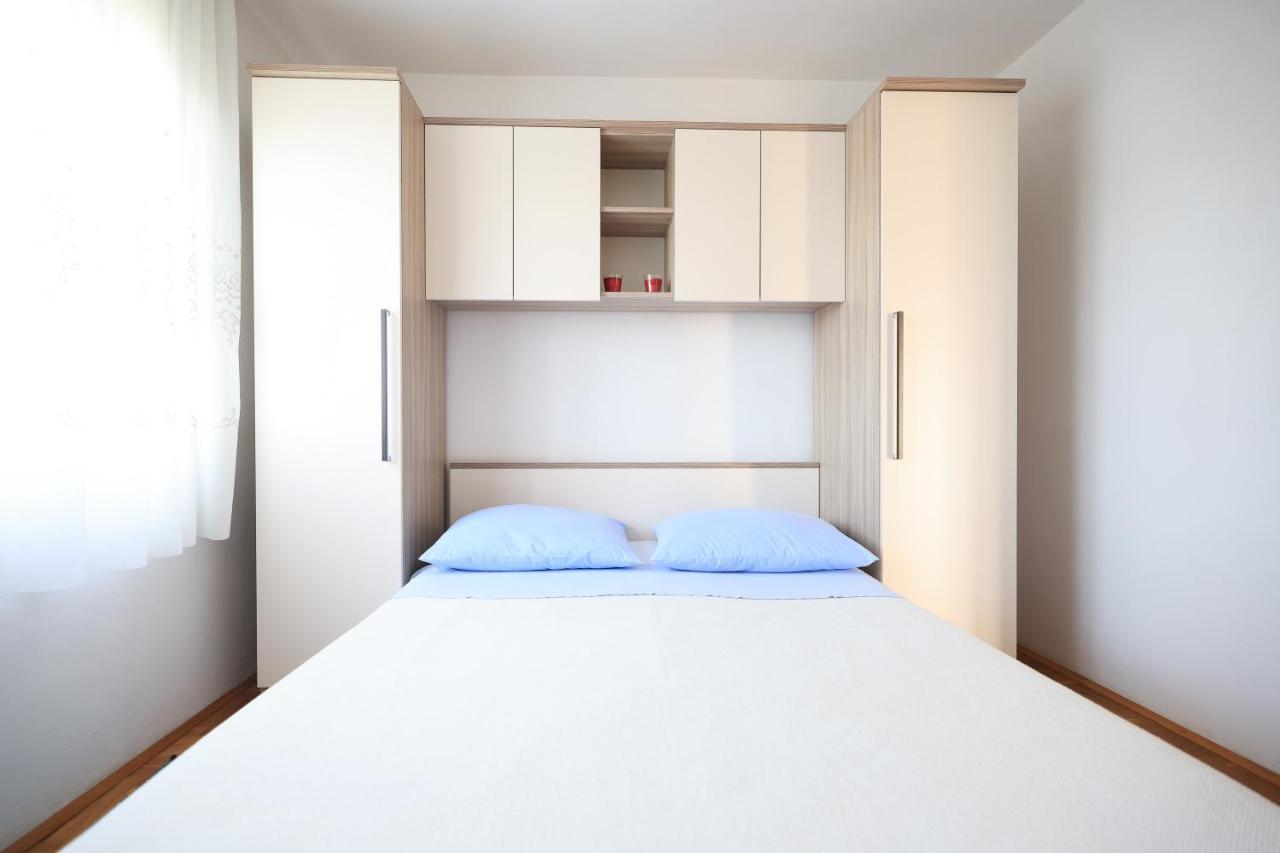 Apartments Ana เพทรอซาเน ภายนอก รูปภาพ