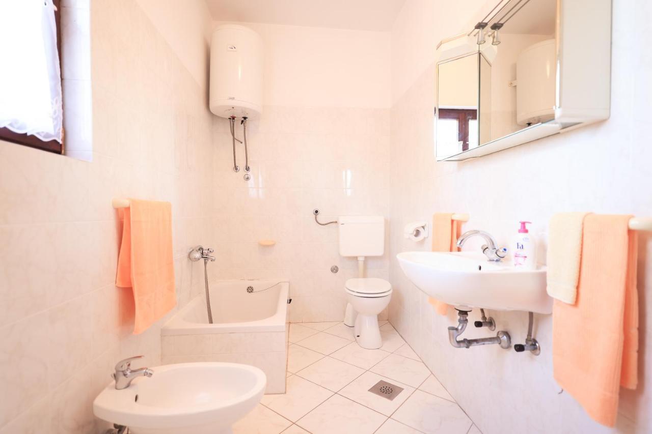 Apartments Ana เพทรอซาเน ภายนอก รูปภาพ