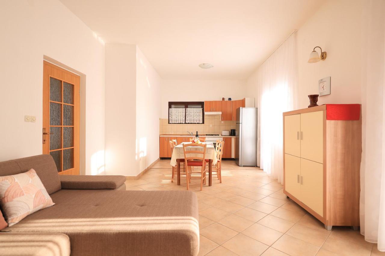 Apartments Ana เพทรอซาเน ภายนอก รูปภาพ