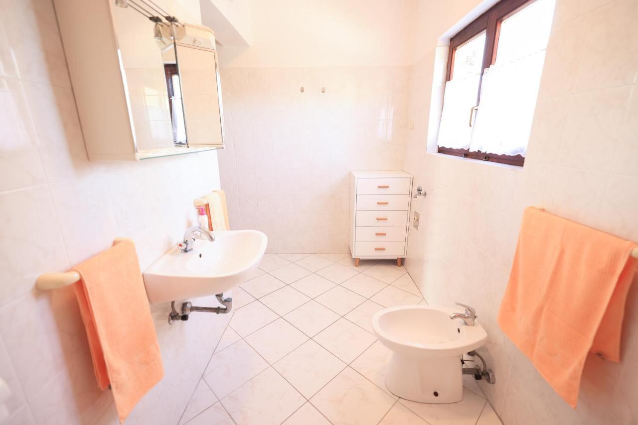 Apartments Ana เพทรอซาเน ภายนอก รูปภาพ