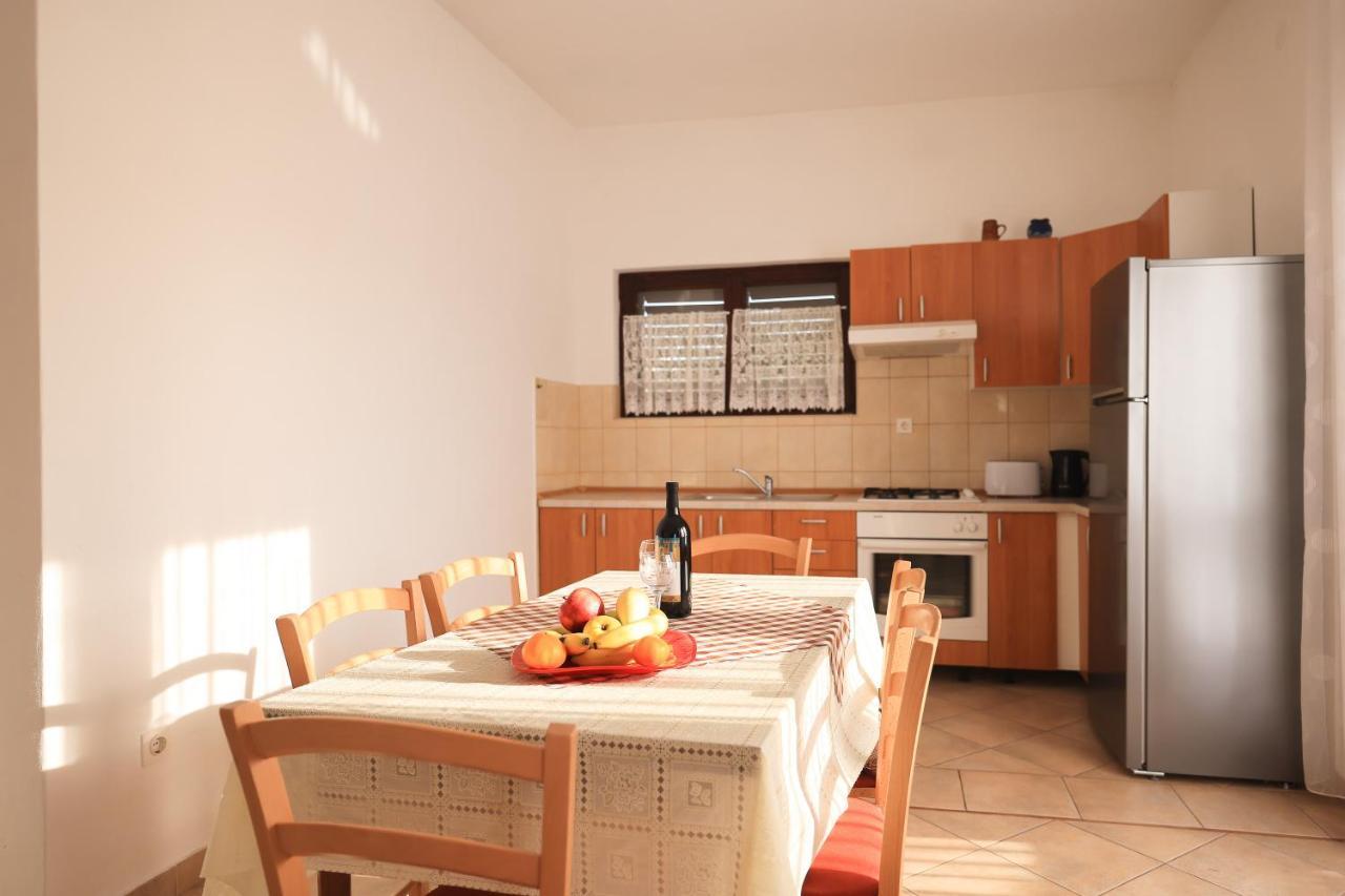 Apartments Ana เพทรอซาเน ภายนอก รูปภาพ