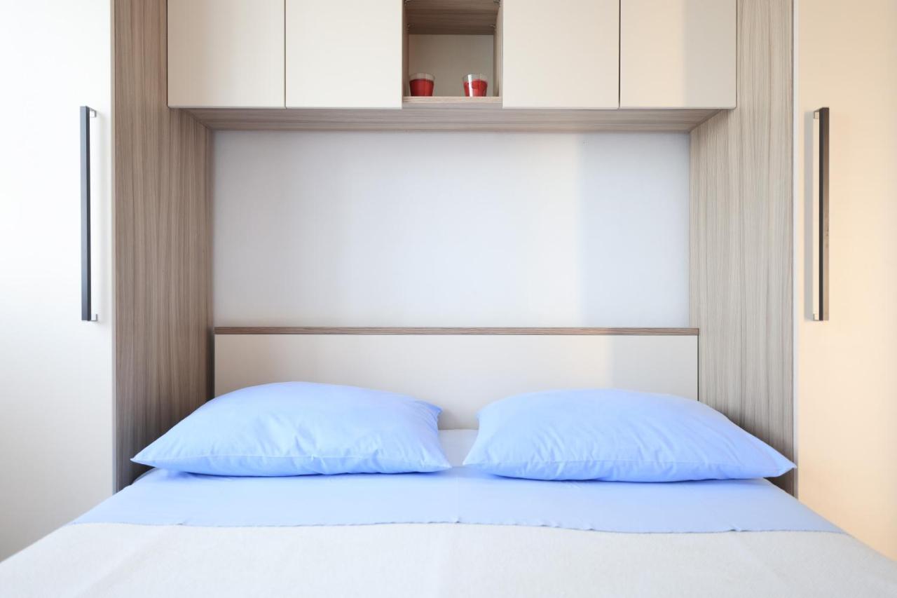 Apartments Ana เพทรอซาเน ภายนอก รูปภาพ